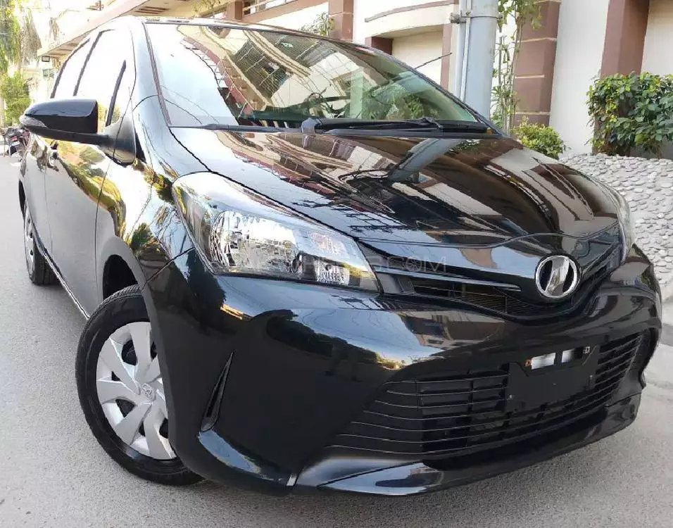 Toyota Vitz 2015 Asaan Qisto Pe. (Memon Corporation)