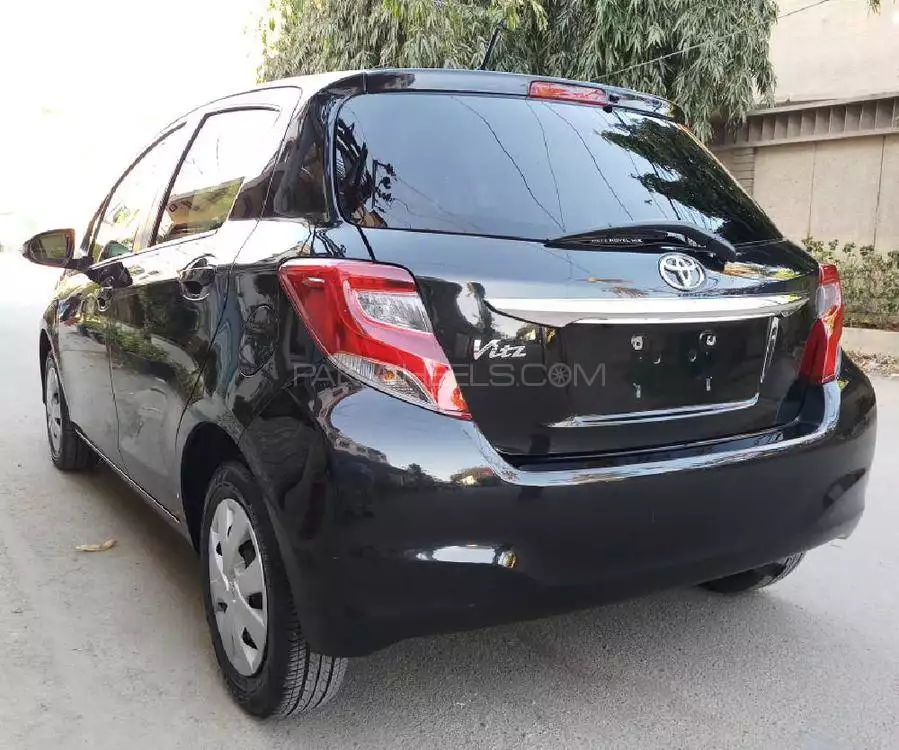 Toyota Vitz 2015 Asaan Qisto Pe. (Memon Corporation)